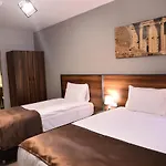 فندق Privado 3*